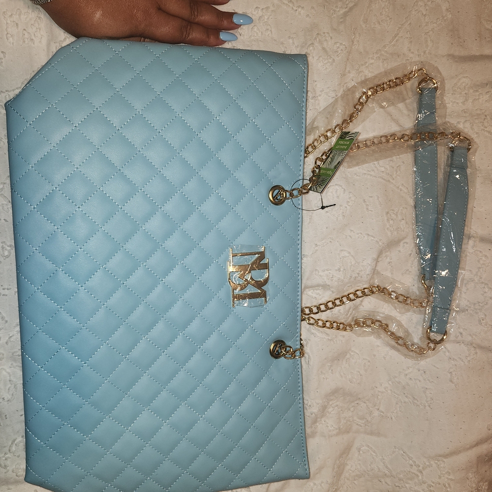 N/A Quilted Blue Handbag with Gold Chain